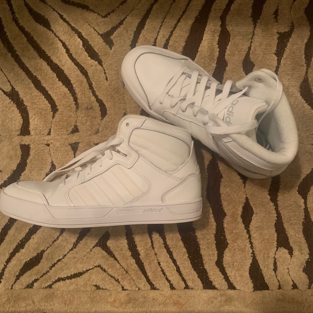 Men’s white size 7/women’s 8.5 Adidas high tops